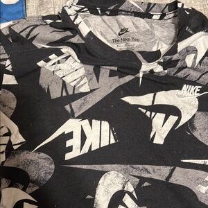 Nike Black and White Long Sleeve Tees